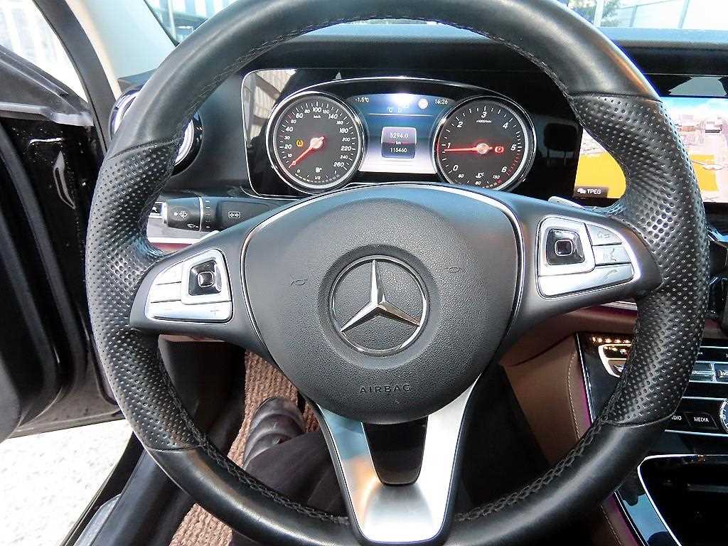 Mercedes Benz E class - Vista 8