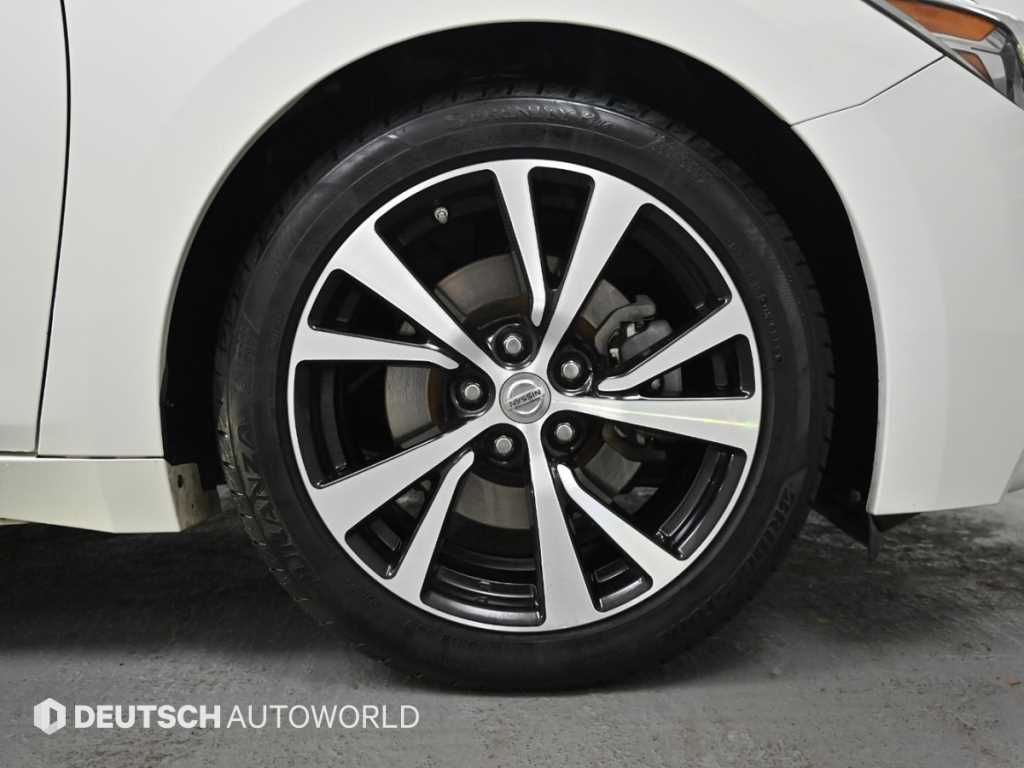 Nissan Maxima - Vista 5