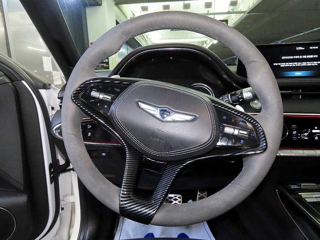 Genesis GV70 - Vista 8