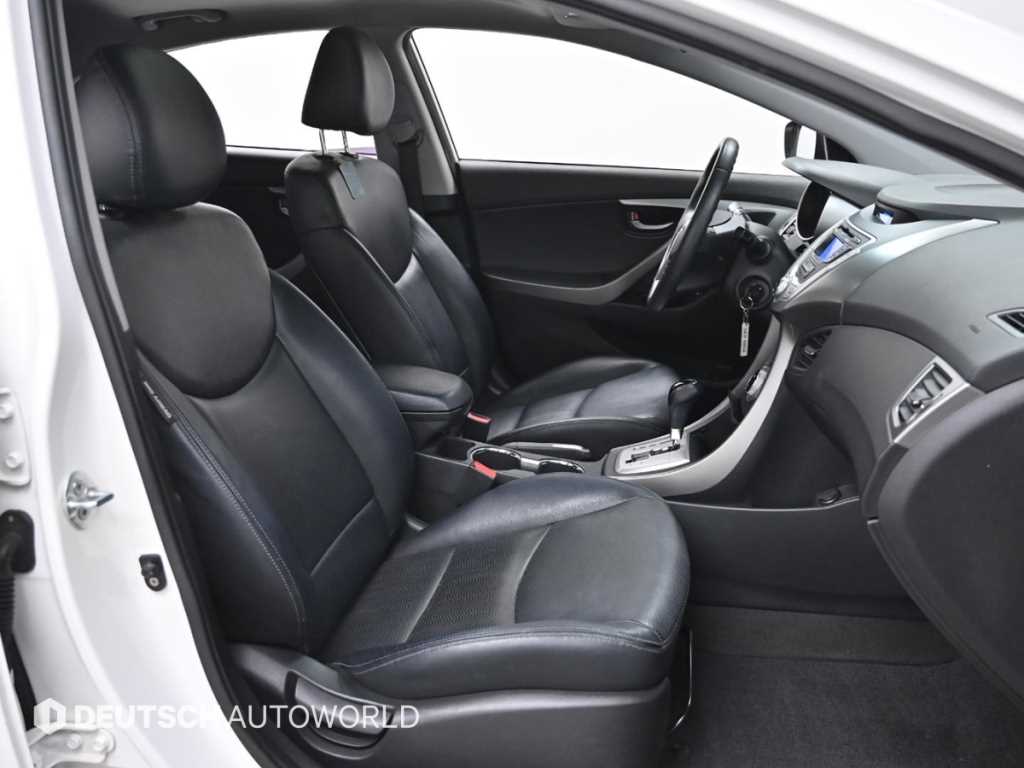 HYUNDAI Avante - Vista 10