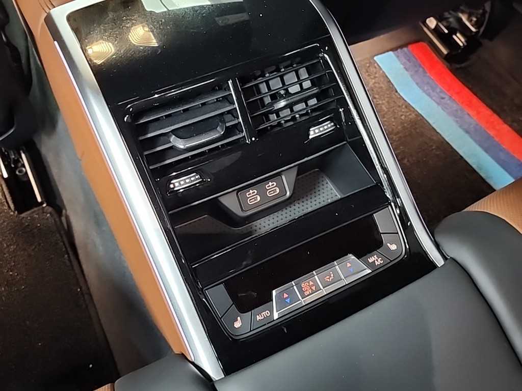 BMW 8 Series 2023 Negro - Importación desde Corea - HF Imports Iquique - Foto 13