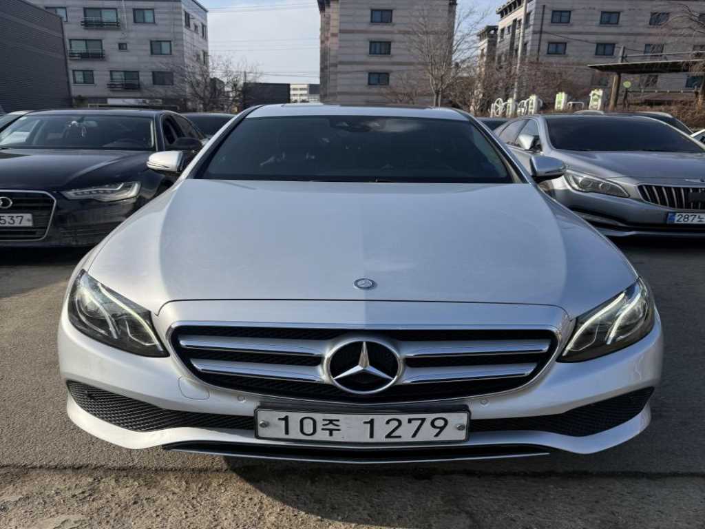 Mercedes Benz E class 2017 Plateado - Importación desde Corea - HF Imports Iquique - Foto 1