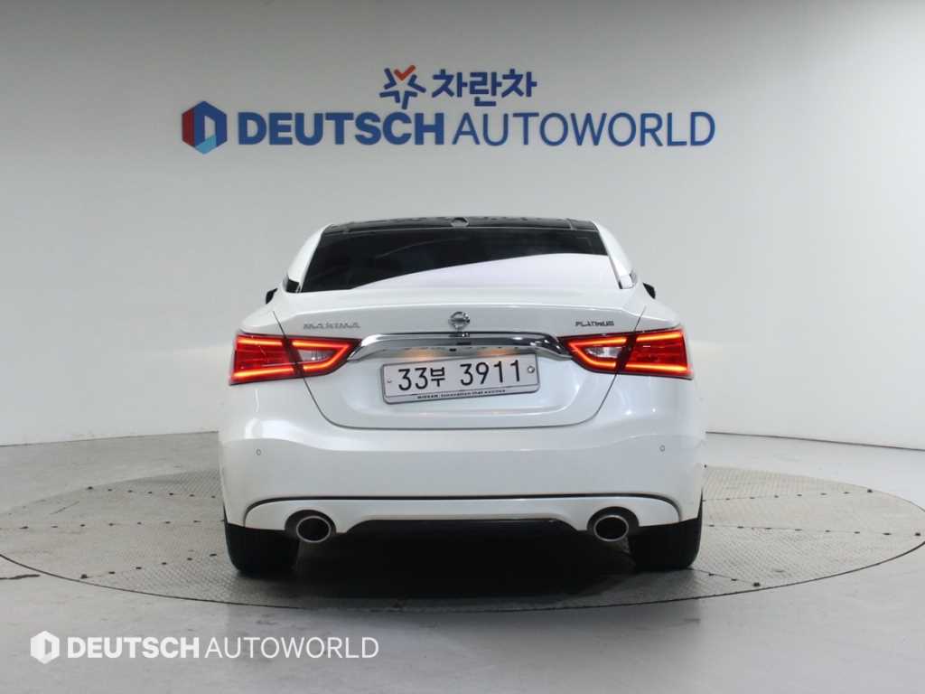 Nissan Maxima - Vista 4