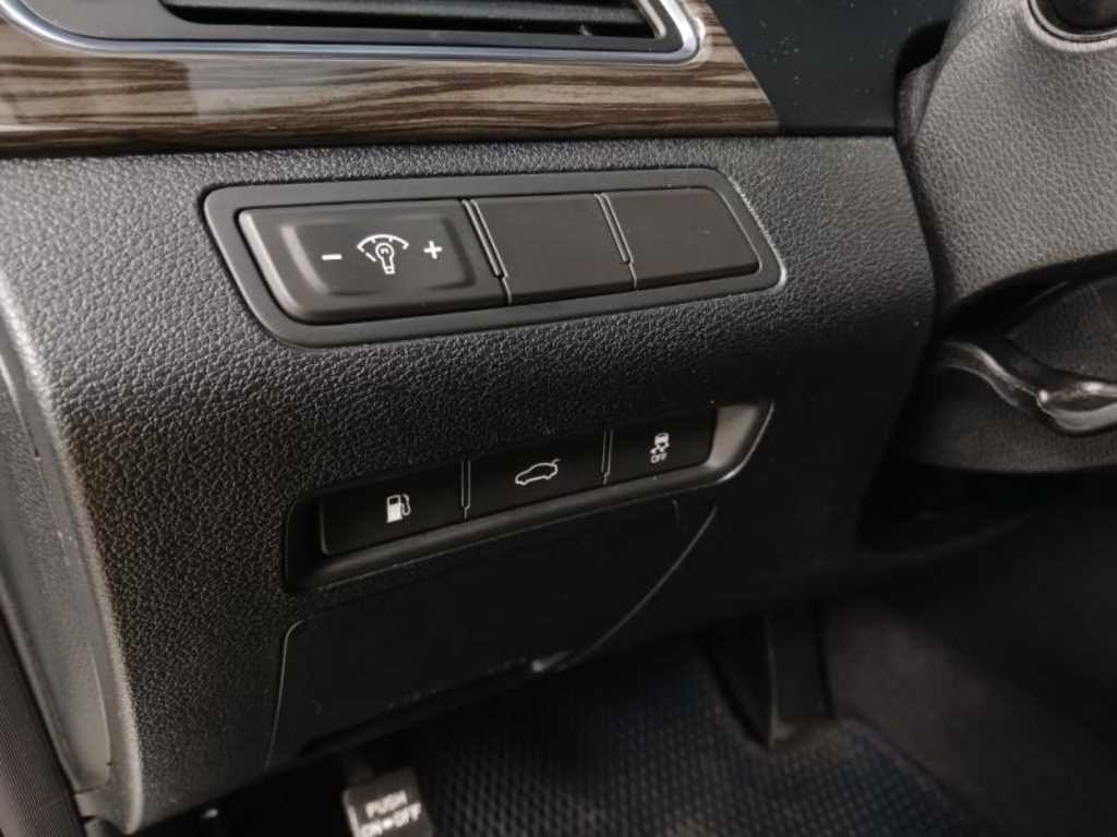 HYUNDAI Sonata - Vista 12