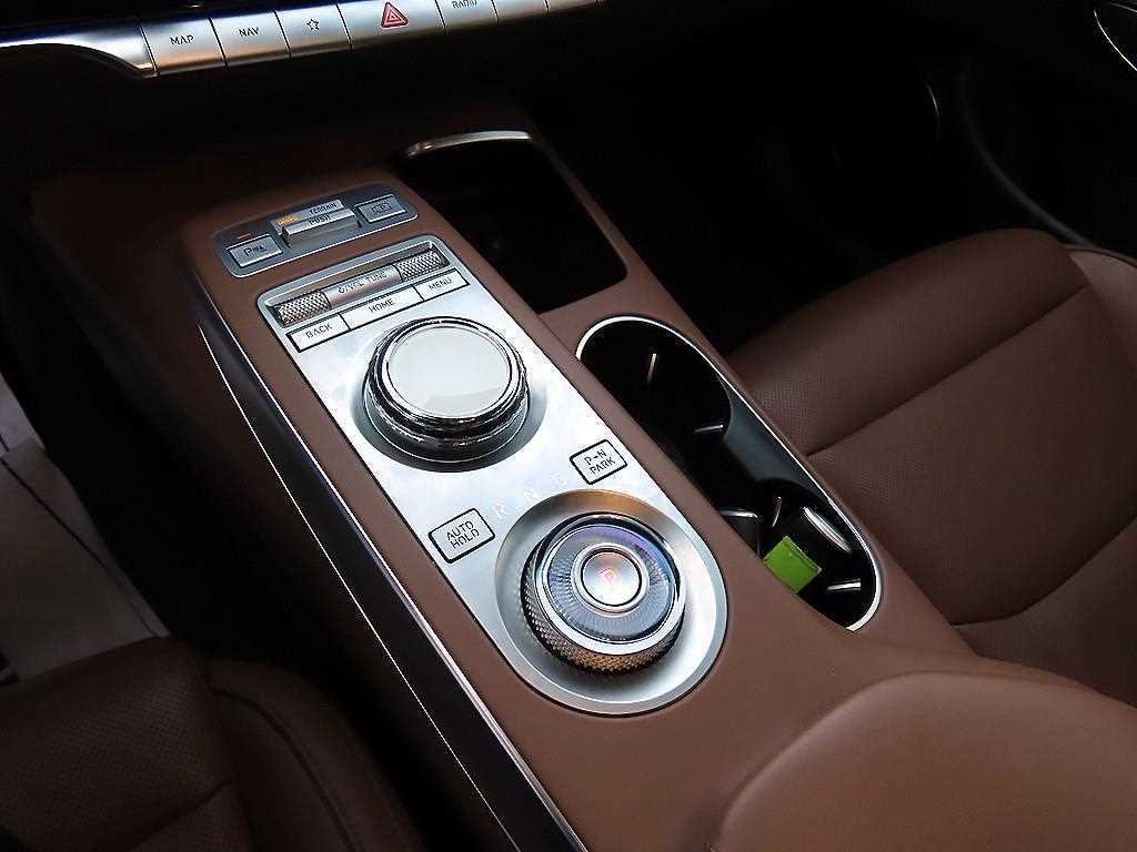 Genesis GV70 - Vista 11