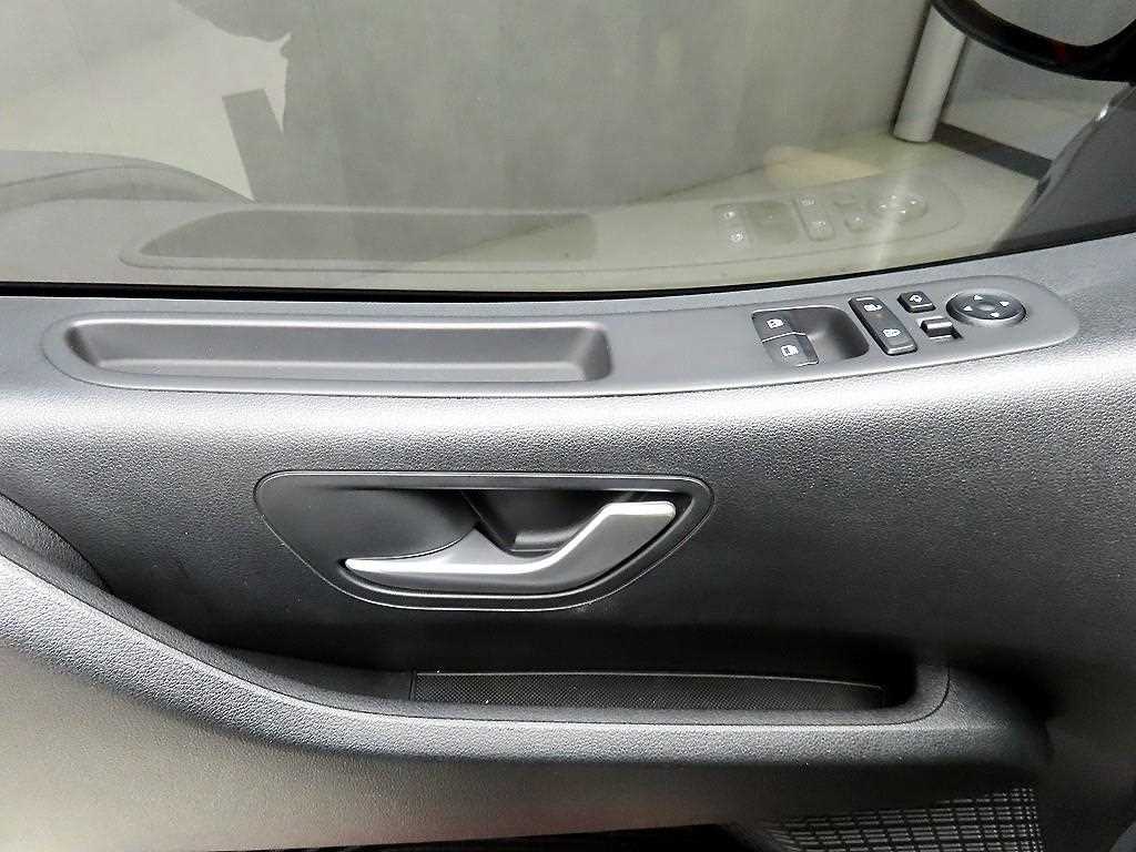 HYUNDAI Staria - Vista 11