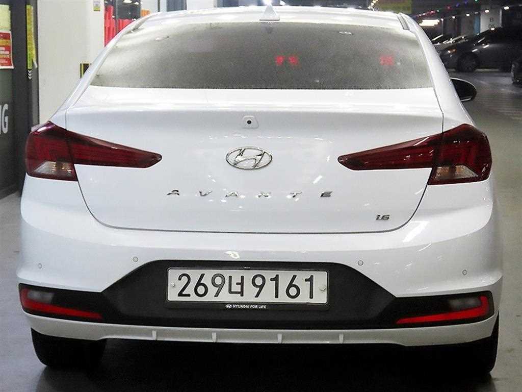 HYUNDAI Avante - Vista 5