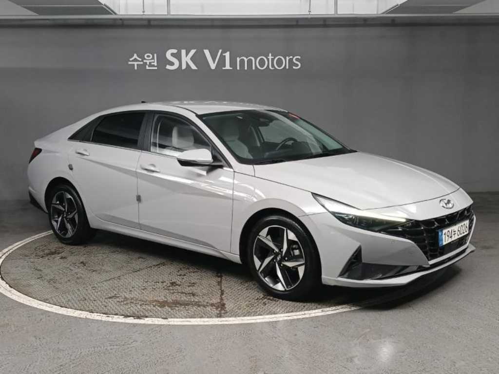 HYUNDAI Avante - Vista 5