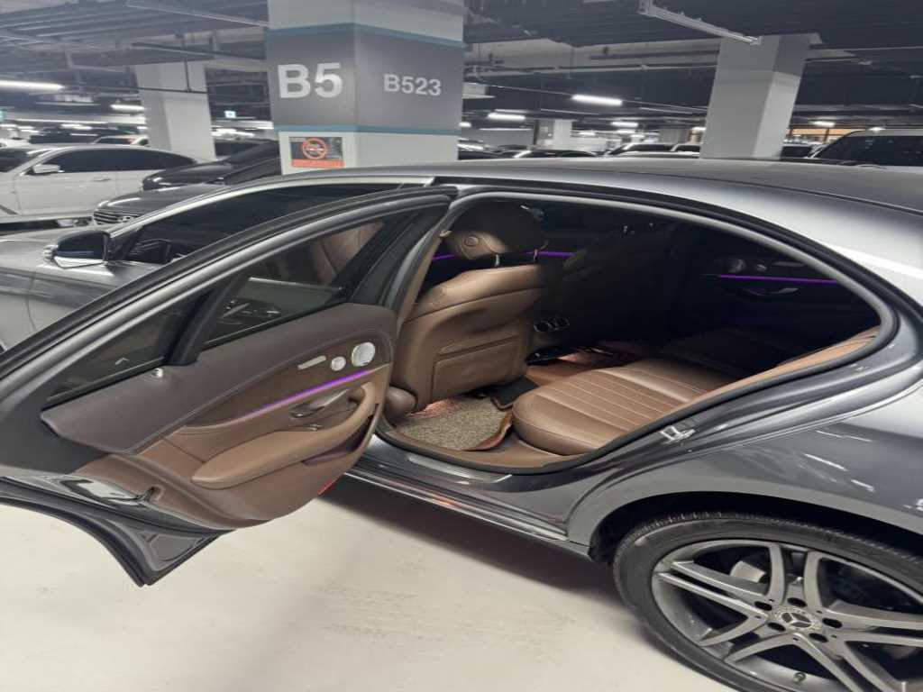 Mercedes Benz E class - Vista 10