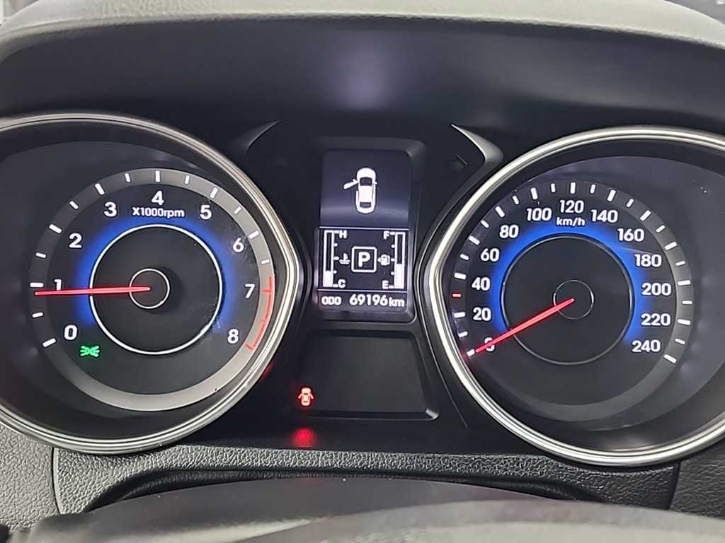 HYUNDAI Avante - Vista 6