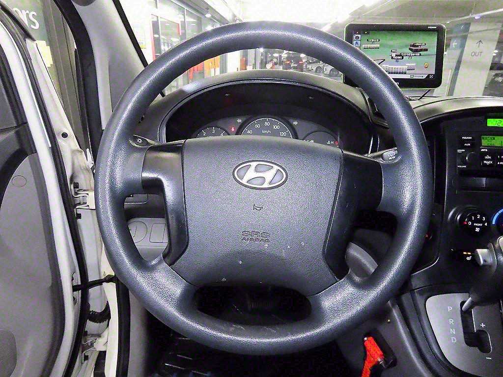 HYUNDAI Starex - Vista 8