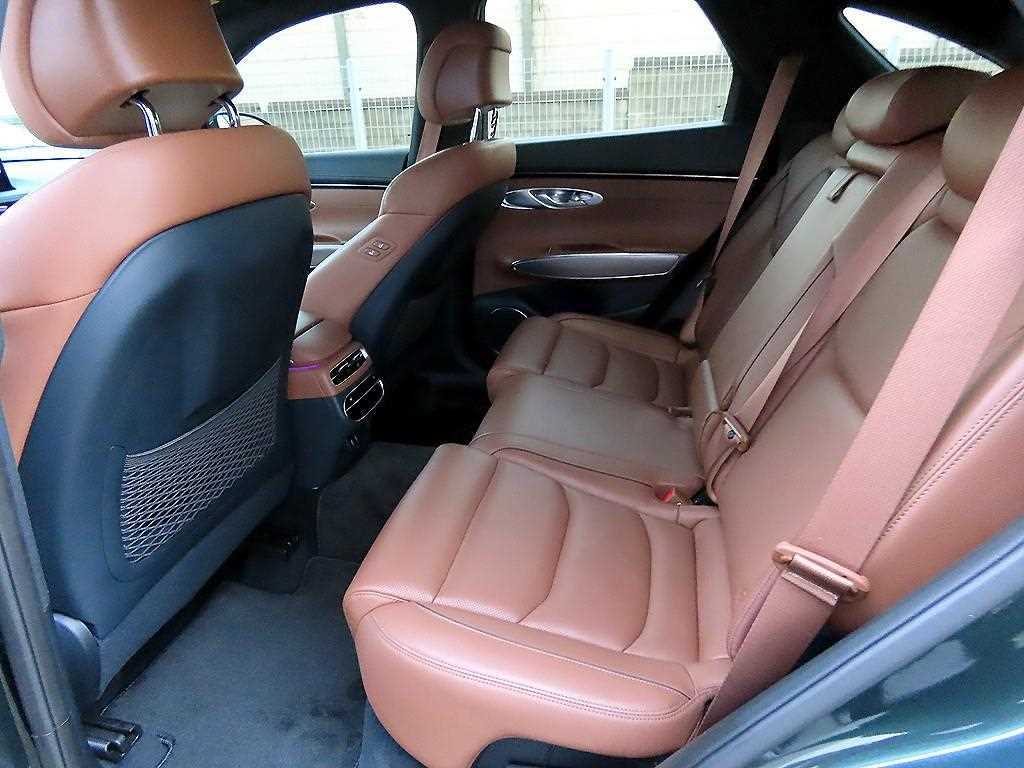 Genesis GV70 - Vista 6