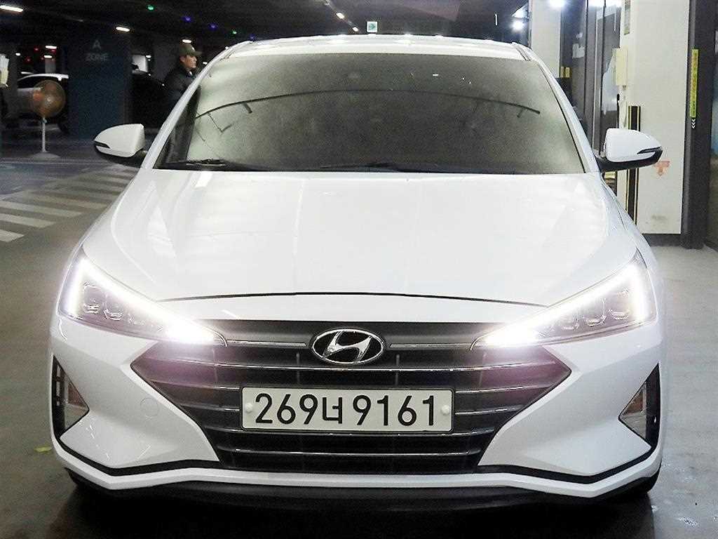 HYUNDAI Avante - Vista 2