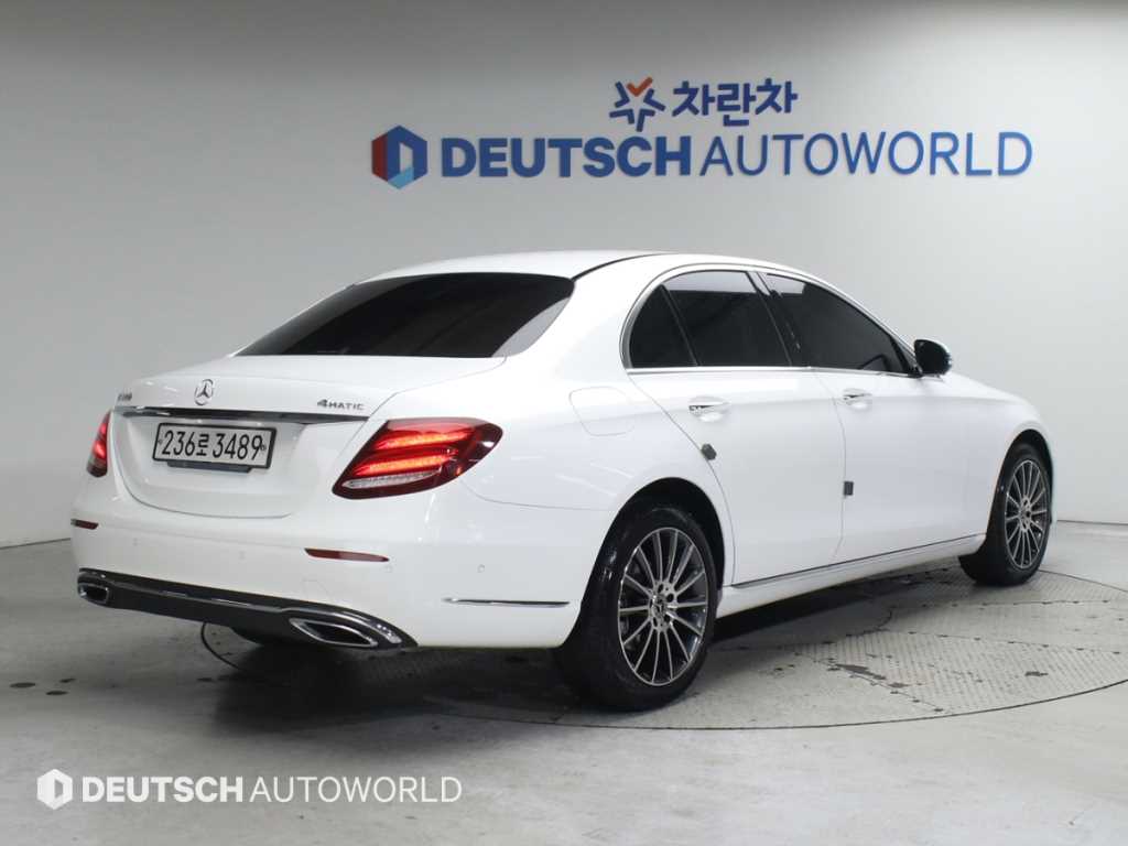 Mercedes Benz E class - Vista 2