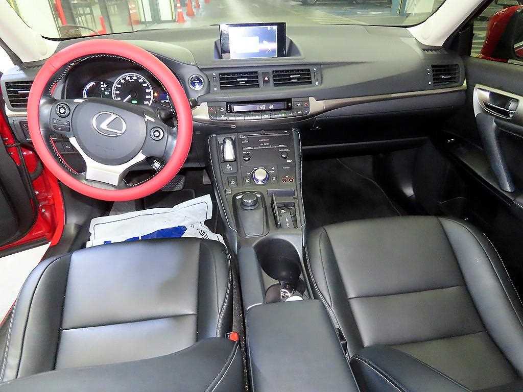Lexus CT - Vista 10