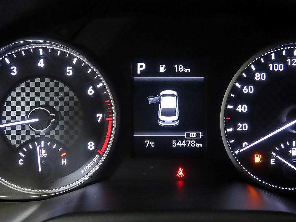 HYUNDAI Avante - Vista 9