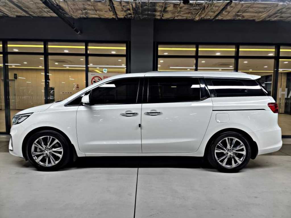 KIA Carnival - Vista 3