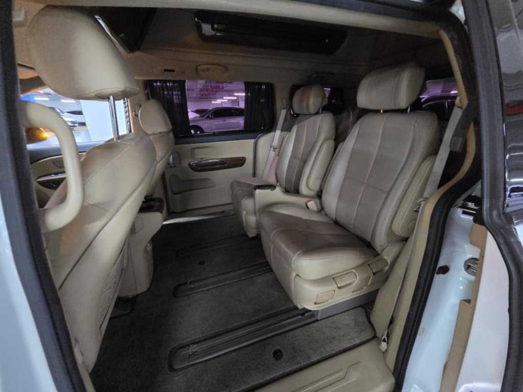 KIA Carnival - Vista 7