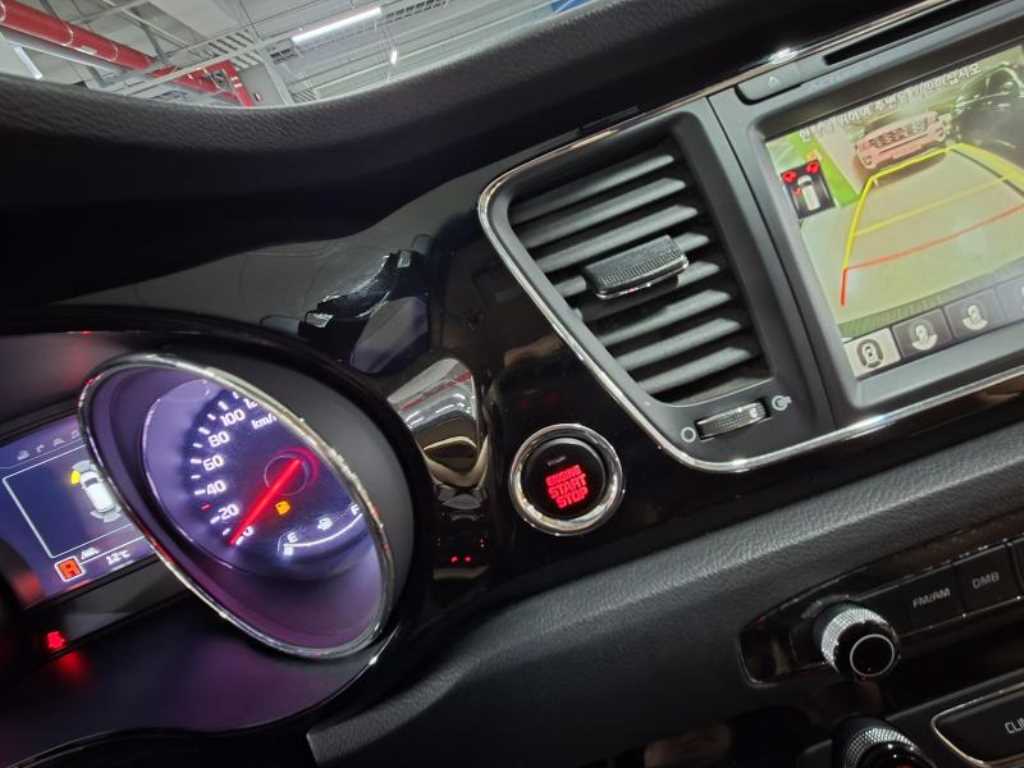 KIA Carnival - Vista 8