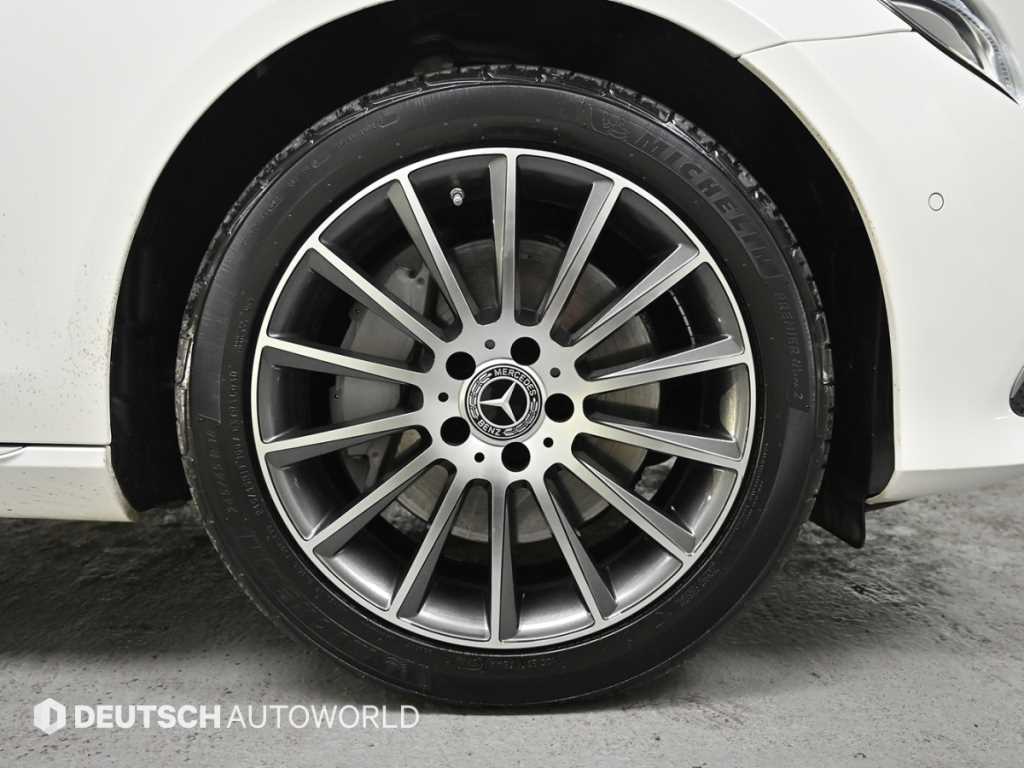 Mercedes Benz E class - Vista 5