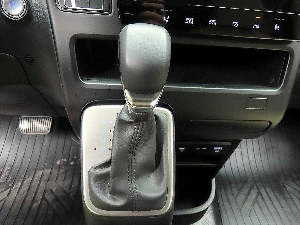 HYUNDAI Staria - Vista 10