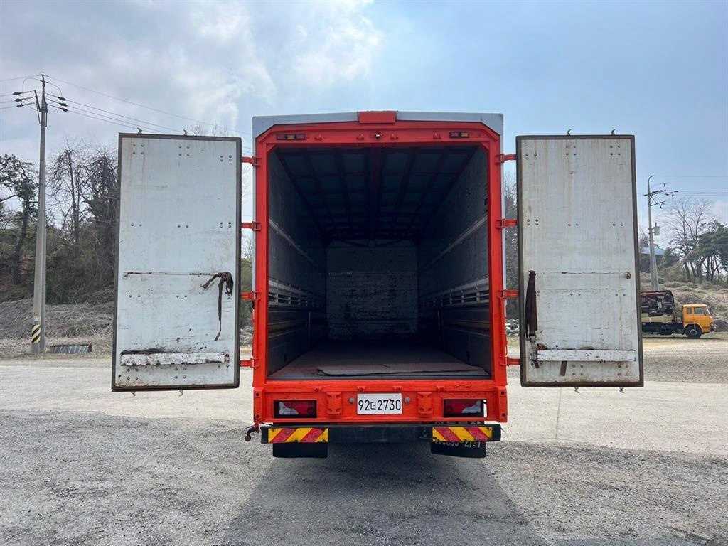 medium and large cargo truck - Vista 8