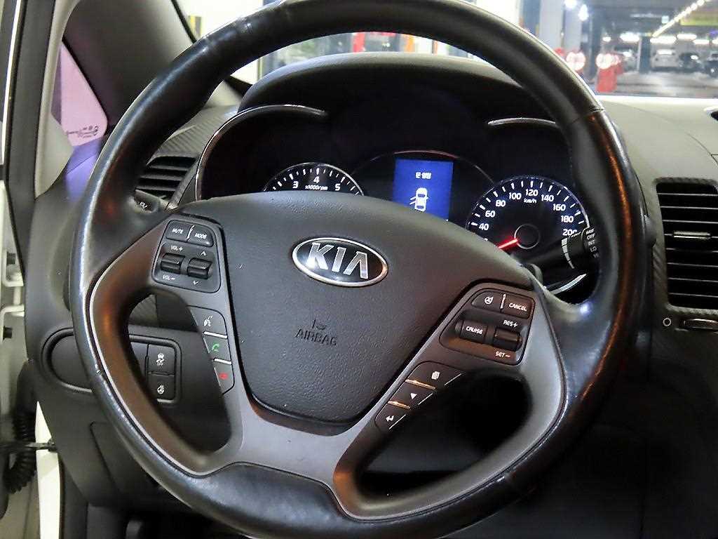 KIA K3 - Vista 8