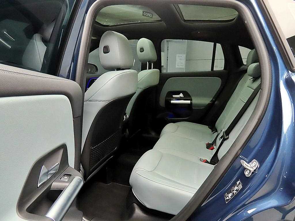 Mercedes Benz GLA Class - Vista 6