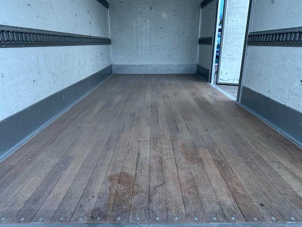 medium and large cargo truck - Vista 10