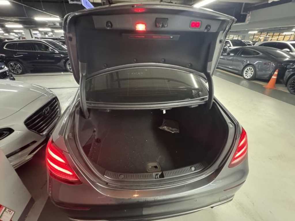 Mercedes Benz E class - Vista 11