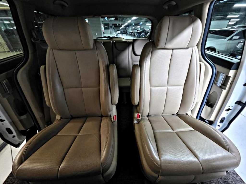 KIA Carnival - Vista 9