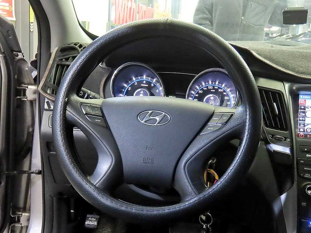 HYUNDAI Sonata - Vista 8