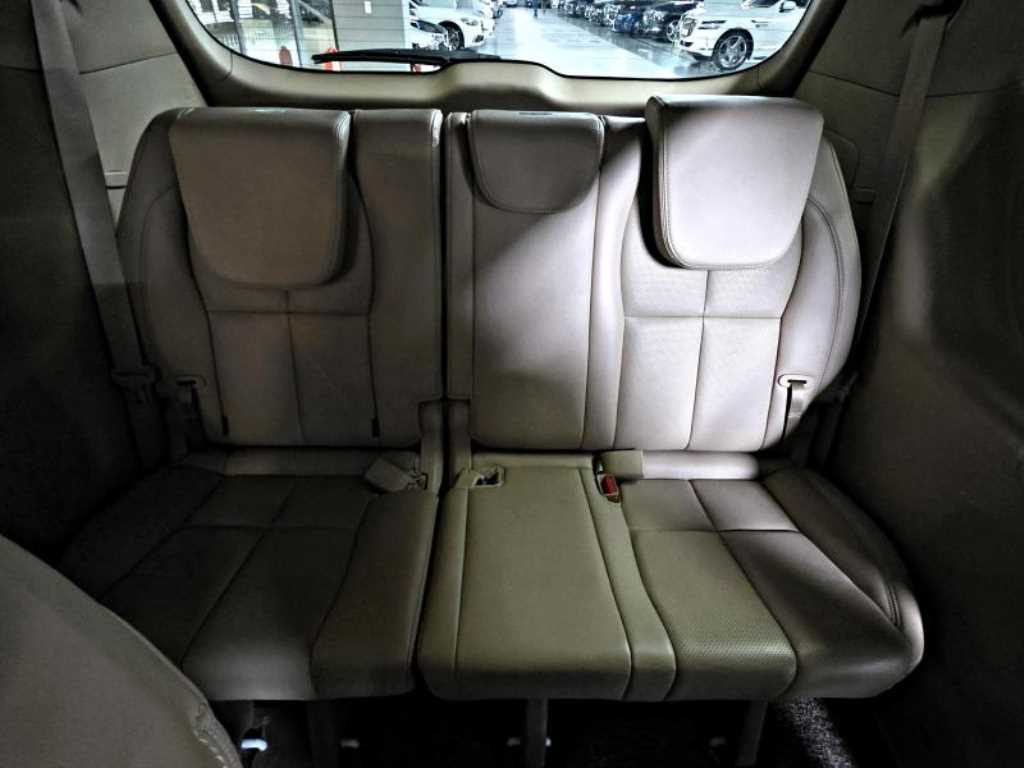 KIA Carnival - Vista 10
