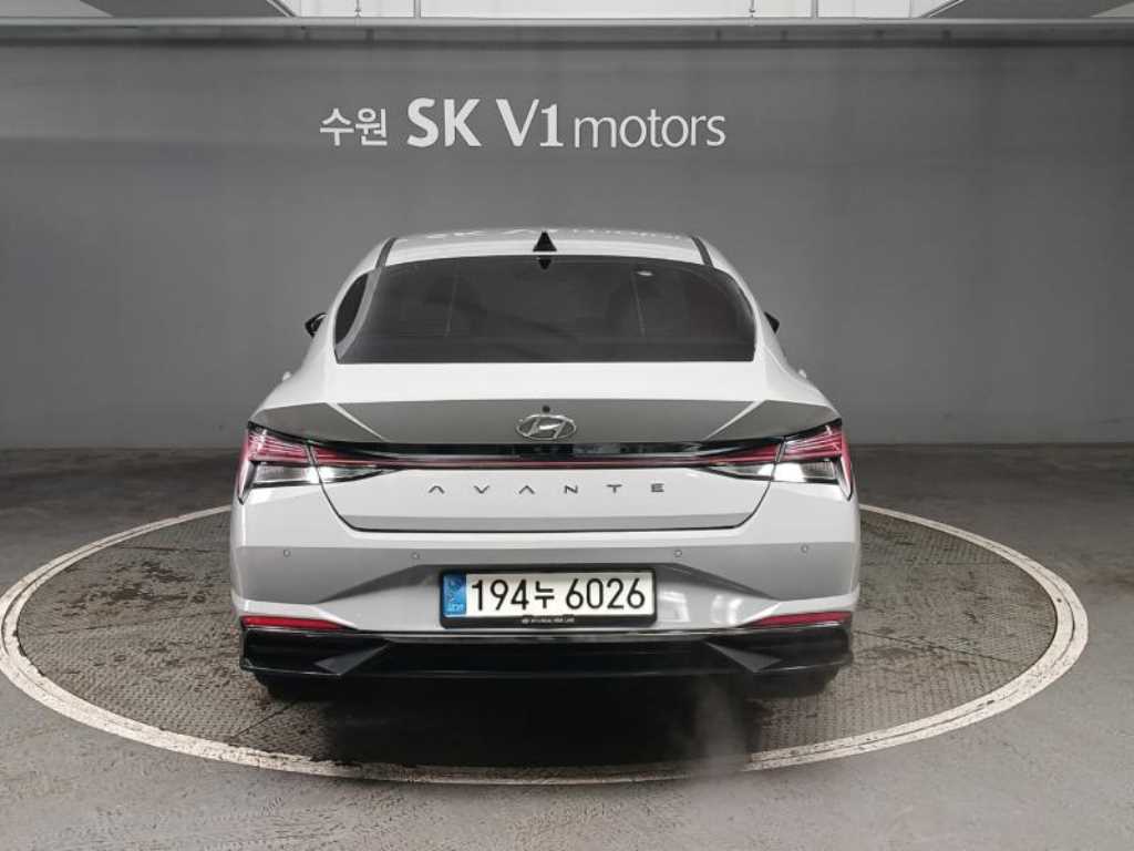 HYUNDAI Avante - Vista 2