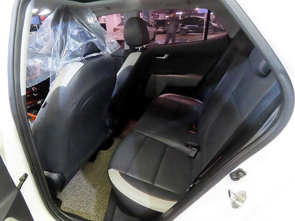 KIA Stonic - Vista 7