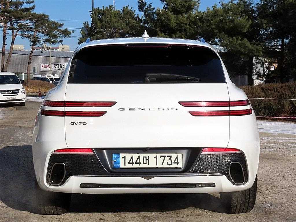 Genesis GV70 - Vista 5