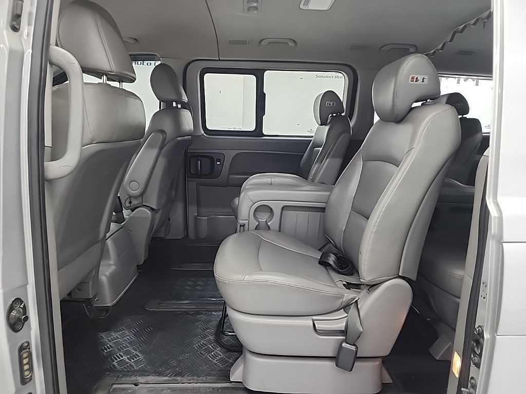 HYUNDAI Starex - Vista 12