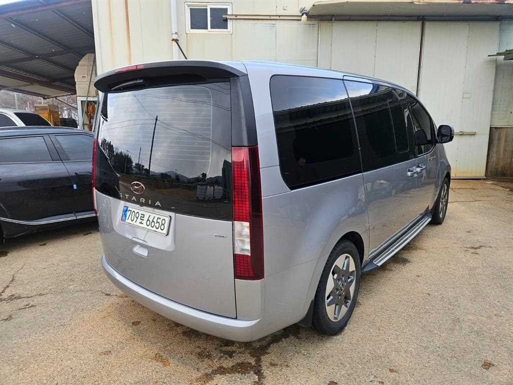 HYUNDAI Staria - Vista 6