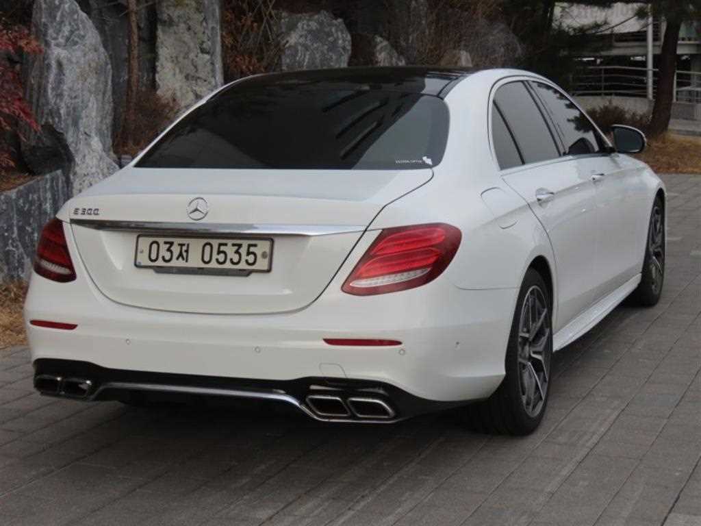 Mercedes Benz E class - Vista 3