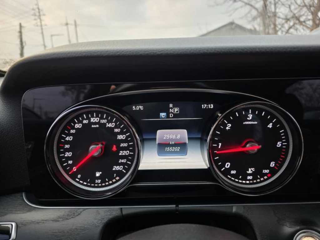 Mercedes Benz E class - Vista 5