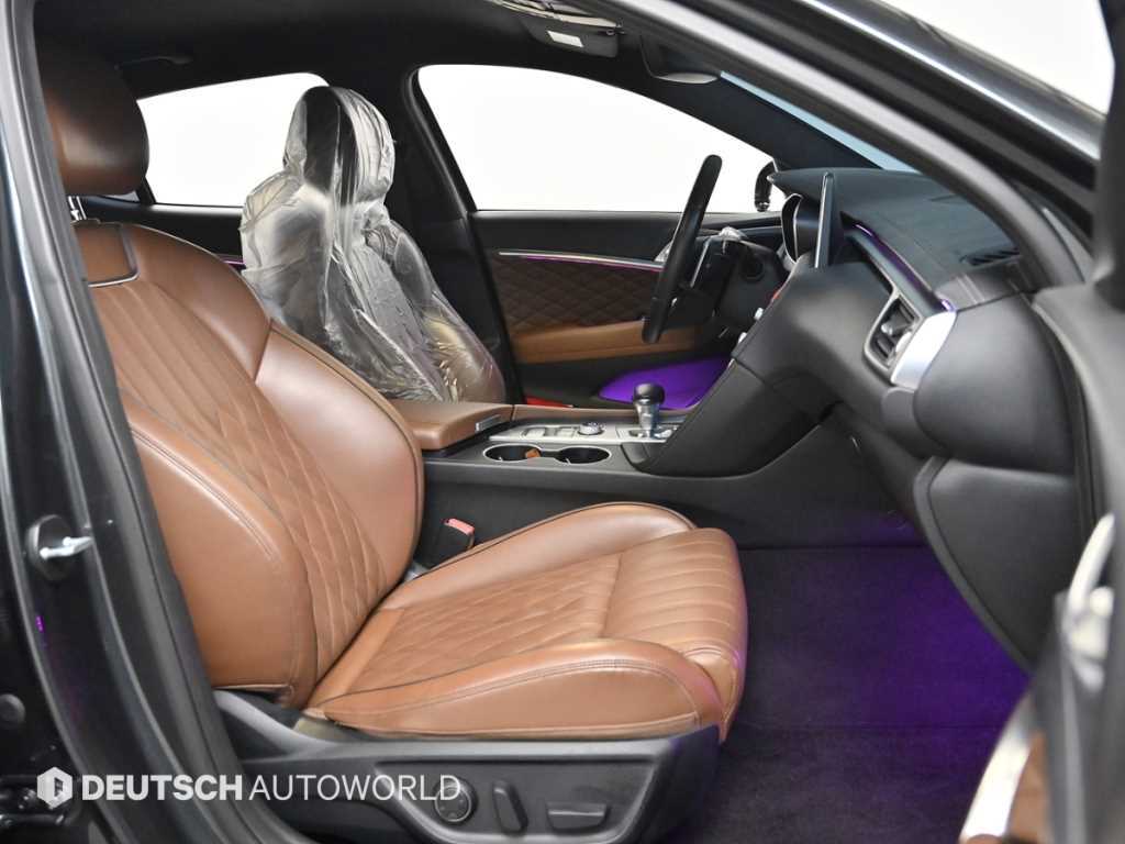 Genesis G70 - Vista 10