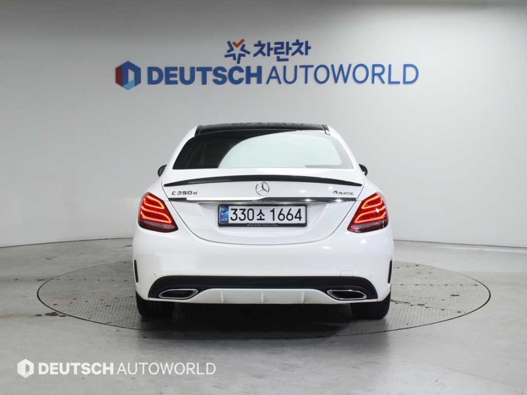 Mercedes Benz C Class - Vista 4