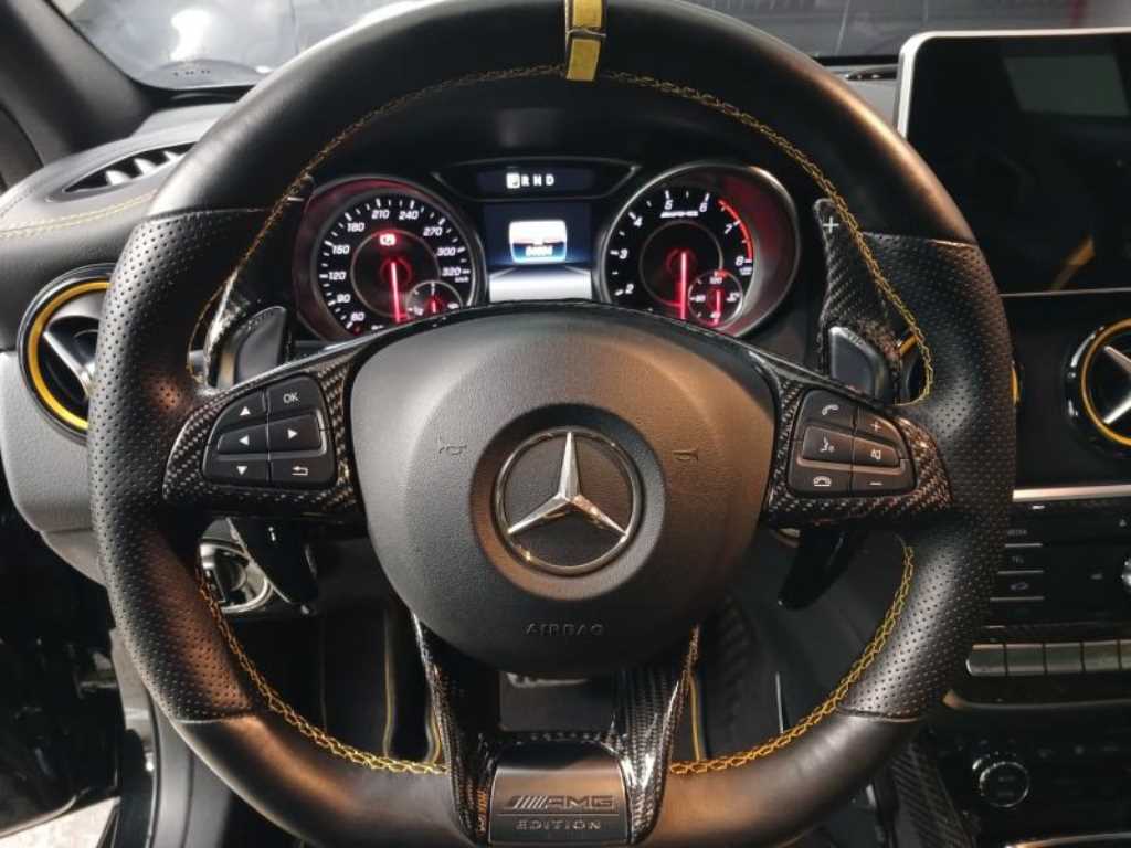 Mercedes Benz GLA Class - Vista 11