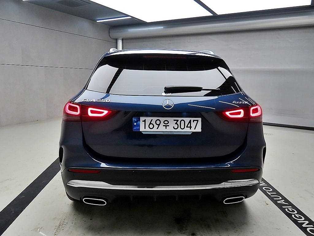 Mercedes Benz GLA Class - Vista 3