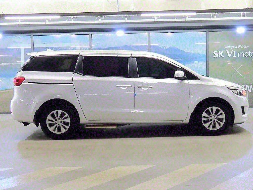 KIA Carnival - Vista 3