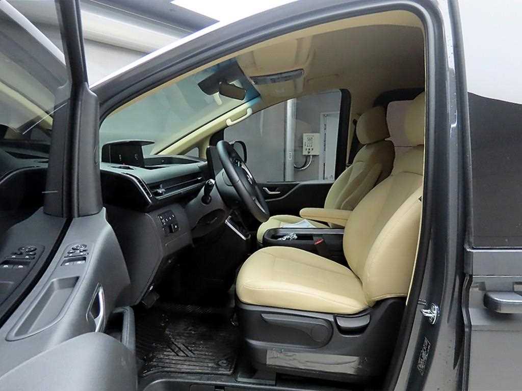 HYUNDAI Staria - Vista 5