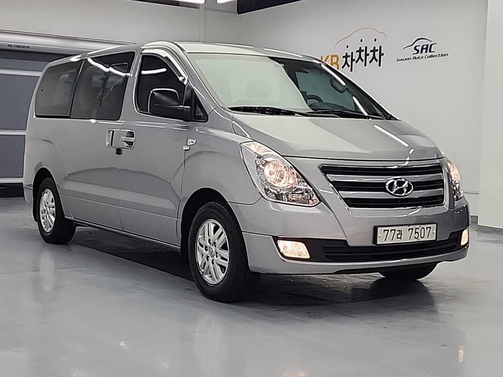 HYUNDAI Starex - Vista 4