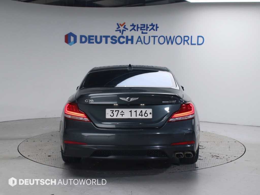 Genesis G70 - Vista 4