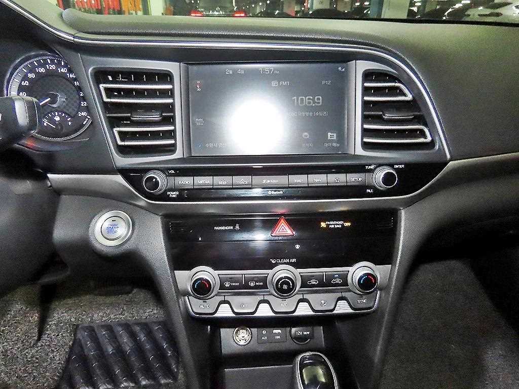 HYUNDAI Avante - Vista 11