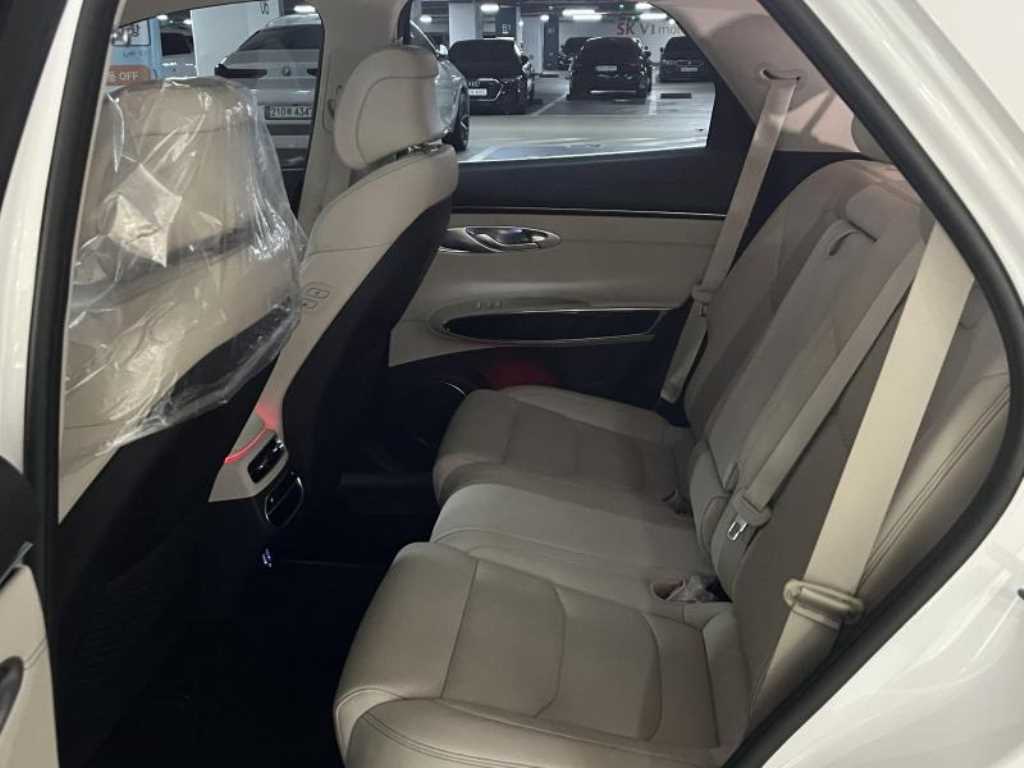 Genesis GV70 - Vista 9